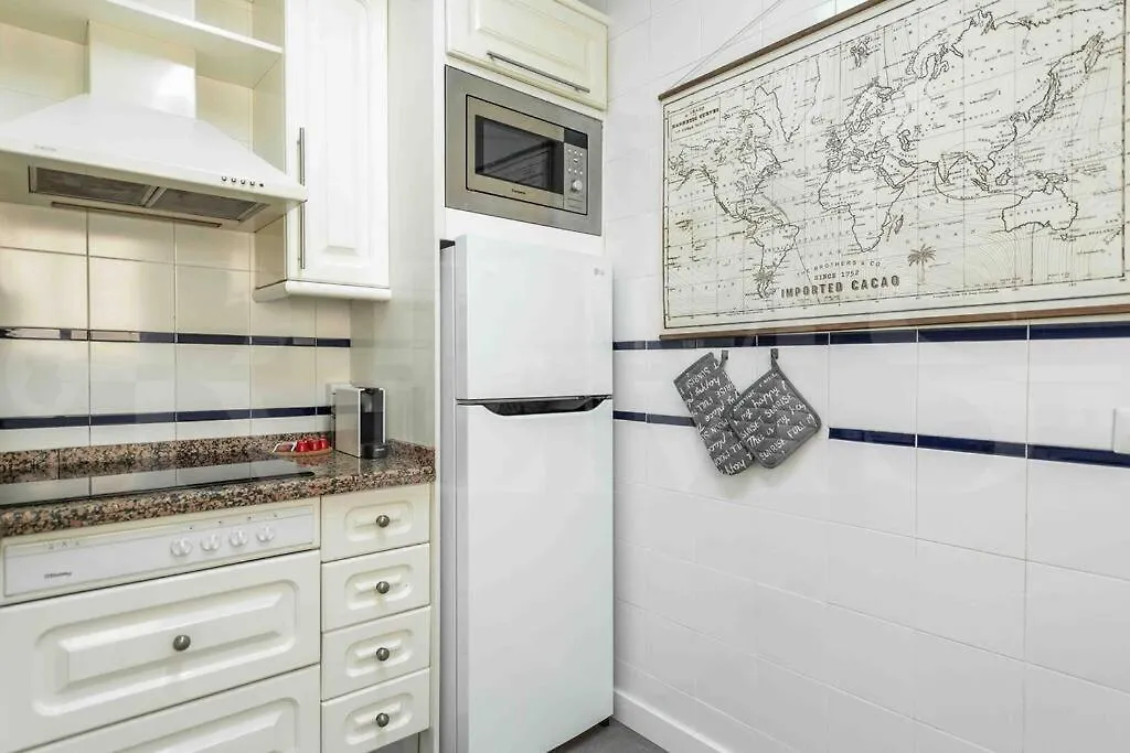 מאלגה Spacious & Authentic Apartment By Rems