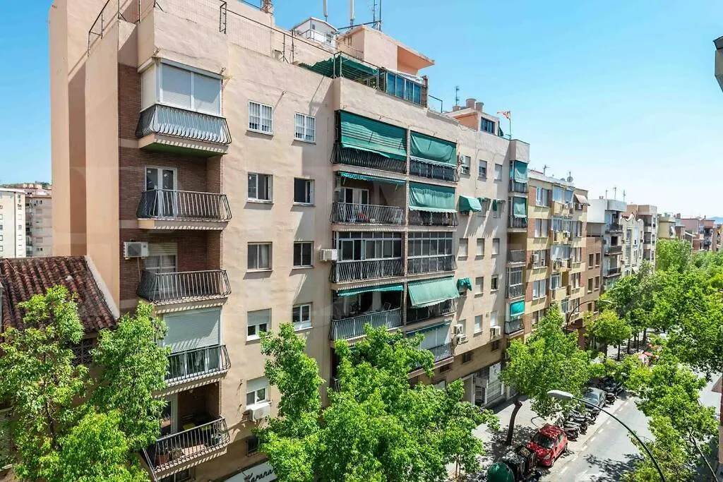 מאלגה Spacious & Authentic Apartment By Rems