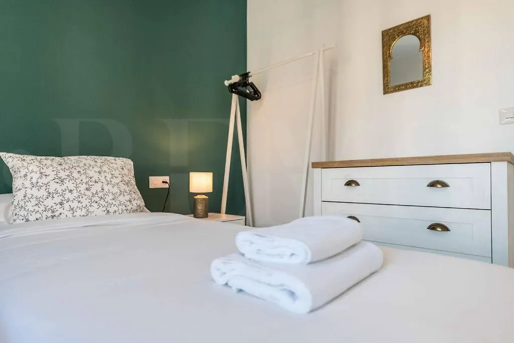 Spacious & Authentic Apartment By Rems Málaga