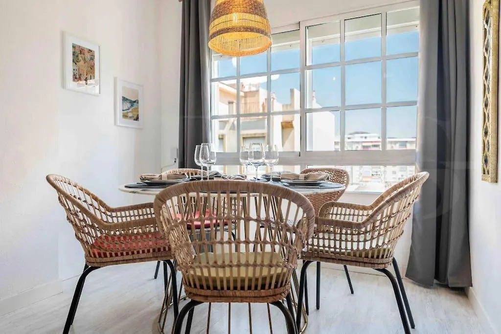 Spacious & Authentic Apartment By Rems Málaga