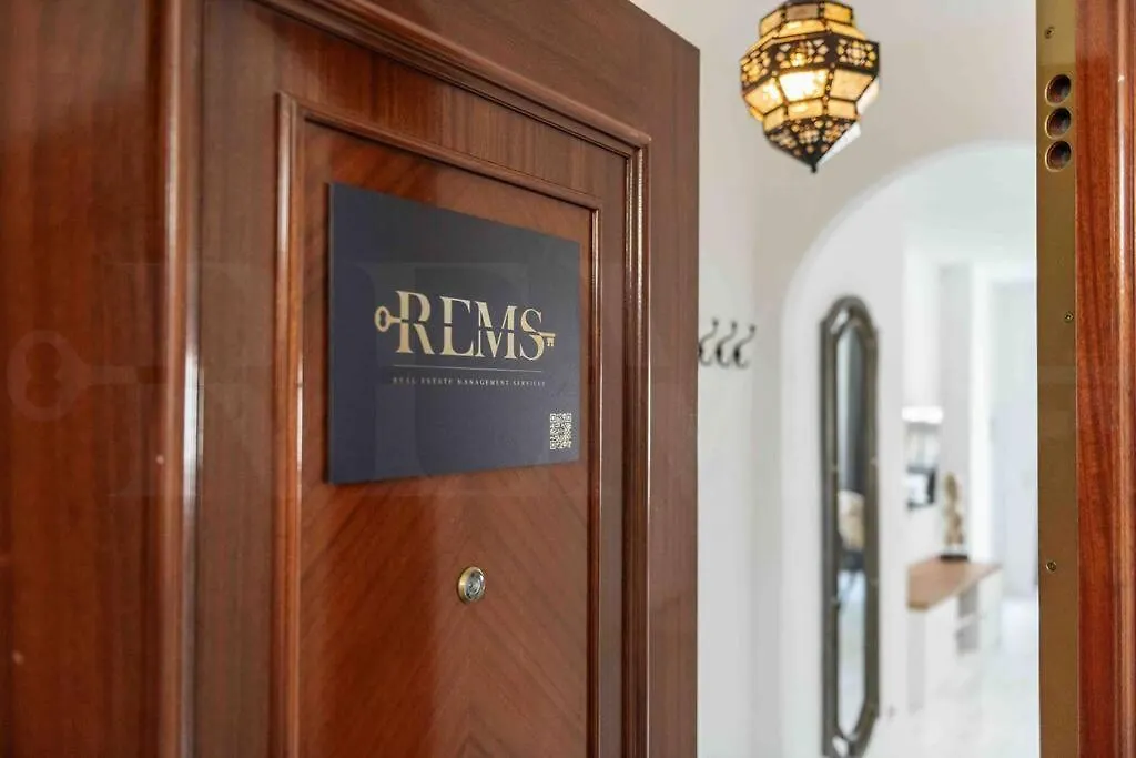Spacious & Authentic Apartment By Rems Málaga